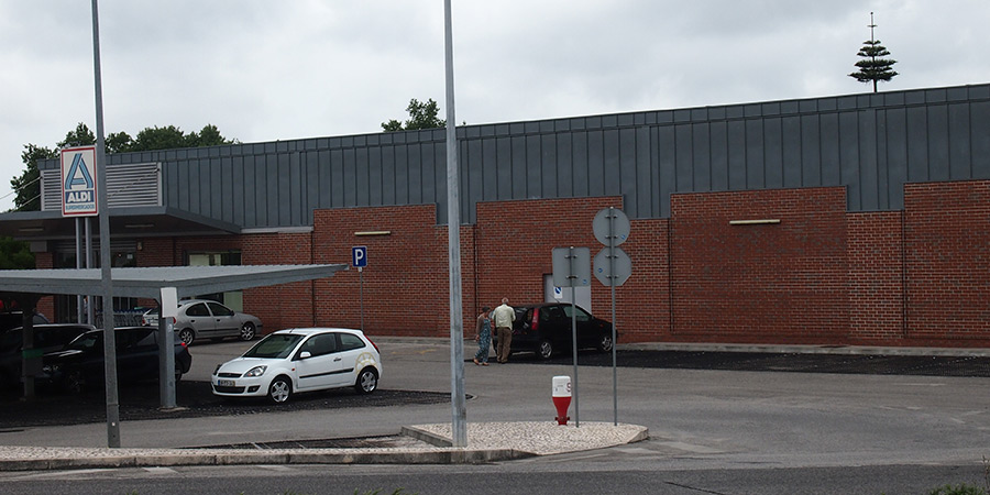 Tyska kedjan Aldi är en av flera livsmedelsbutiker i Caldas da Rainha.