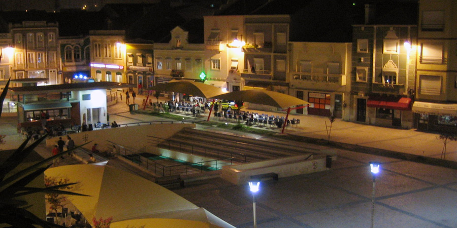 Barer i Caldas da Rainha ligger vid Praça 5 de Outubro