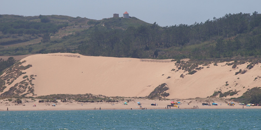 Stranden Salir do Porto med sina vackra sanddyner, inte långt från Caldas da Rainha.