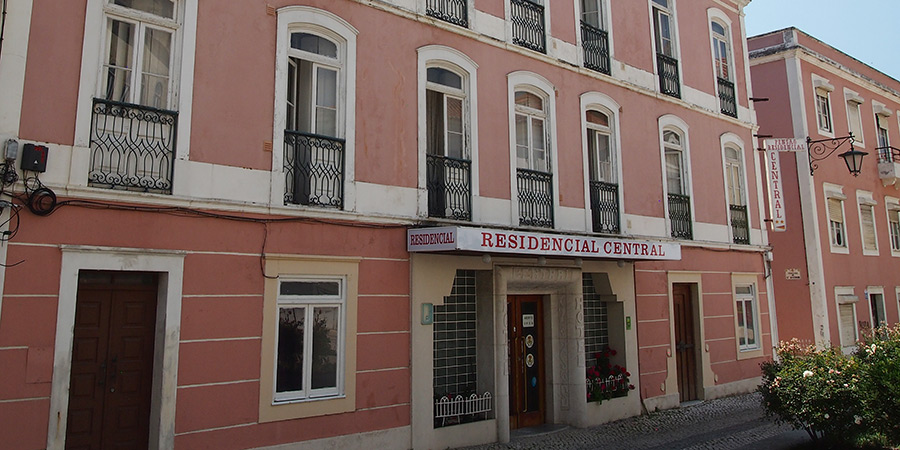 Pensão Residencial Central, ett kombinerat pensionat och hotell i Caldas da Rainha